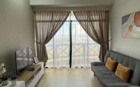 Instay Leisure Mahkota With Sea/Pool View